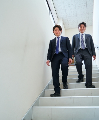 社内男性スタッフ　写真